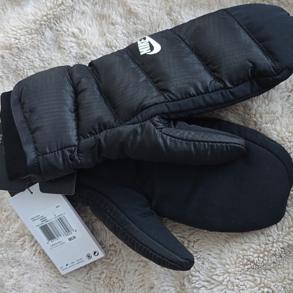 NWT Nike Mittens - Picture 1 of 5